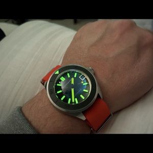 Spinnaker piccard version 2. Limited edition.comes with all three watch bands.